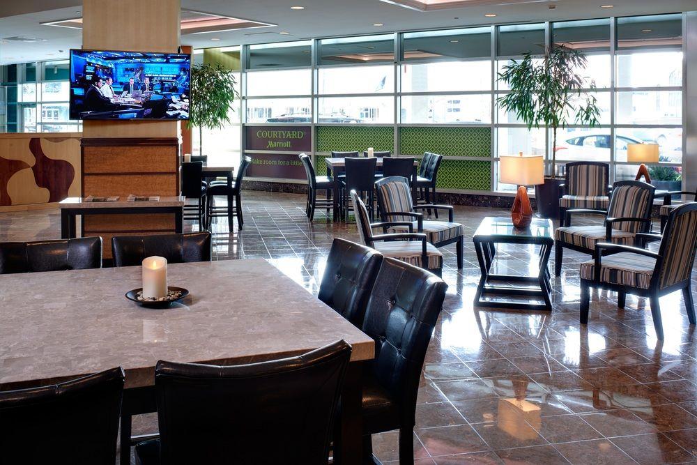 Courtyard By Marriott Downtown Detroit