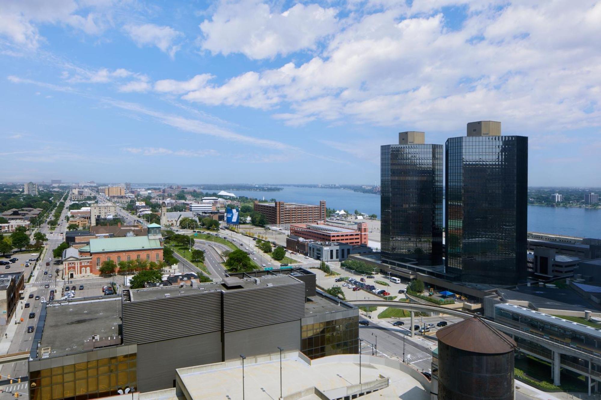 Courtyard By Marriott Downtown Hotel