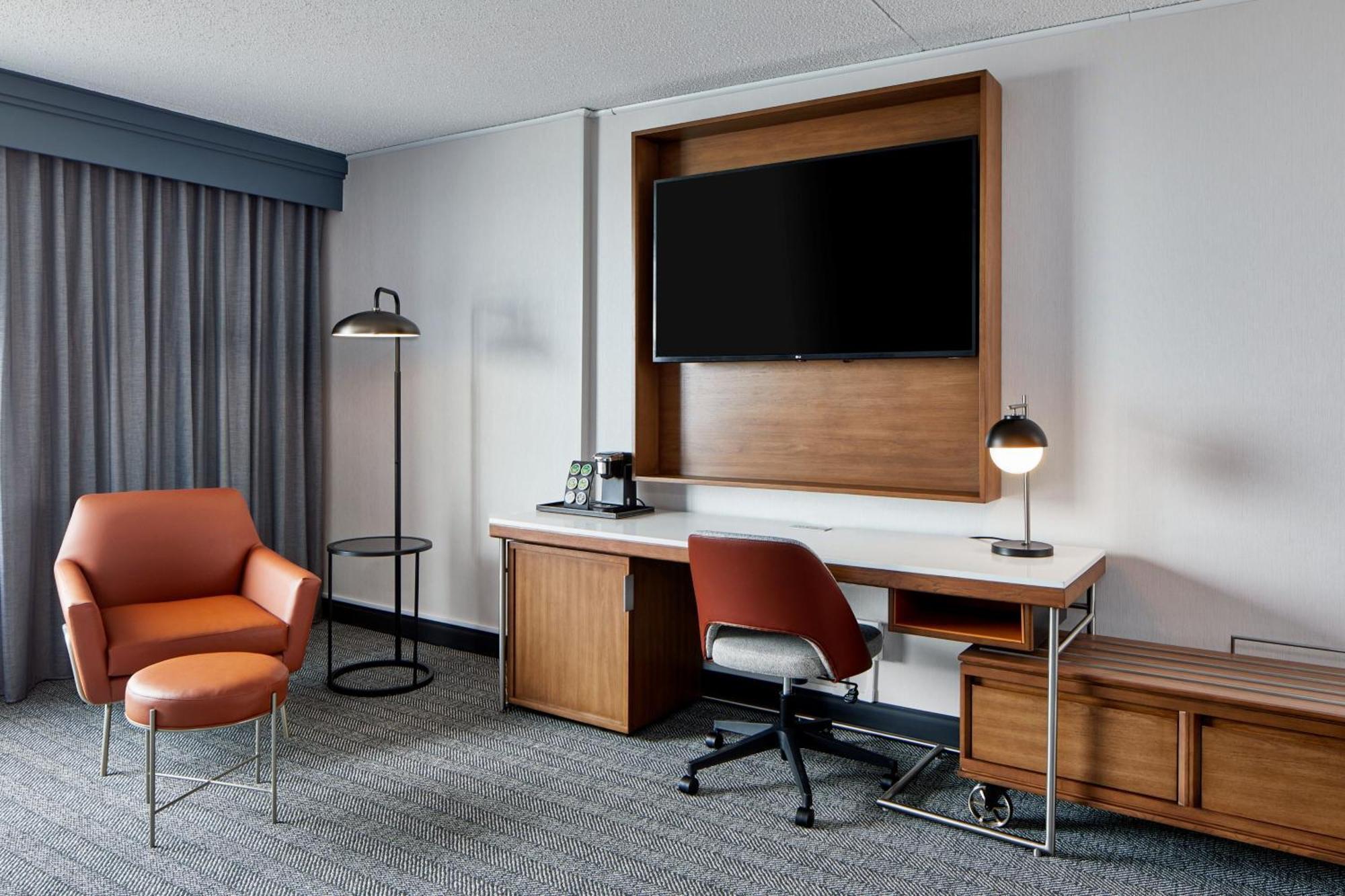 Courtyard By Marriott Downtown Detroit