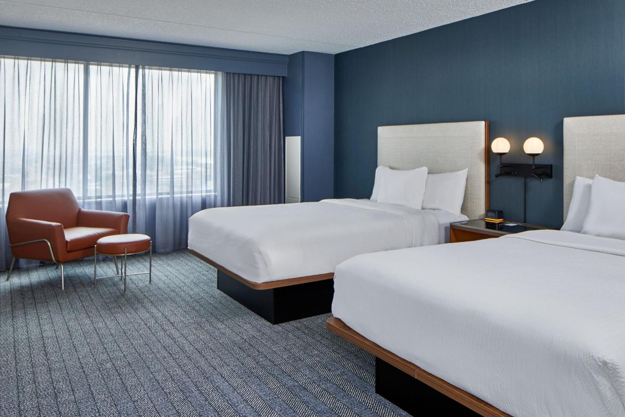 Courtyard By Marriott Downtown 3*