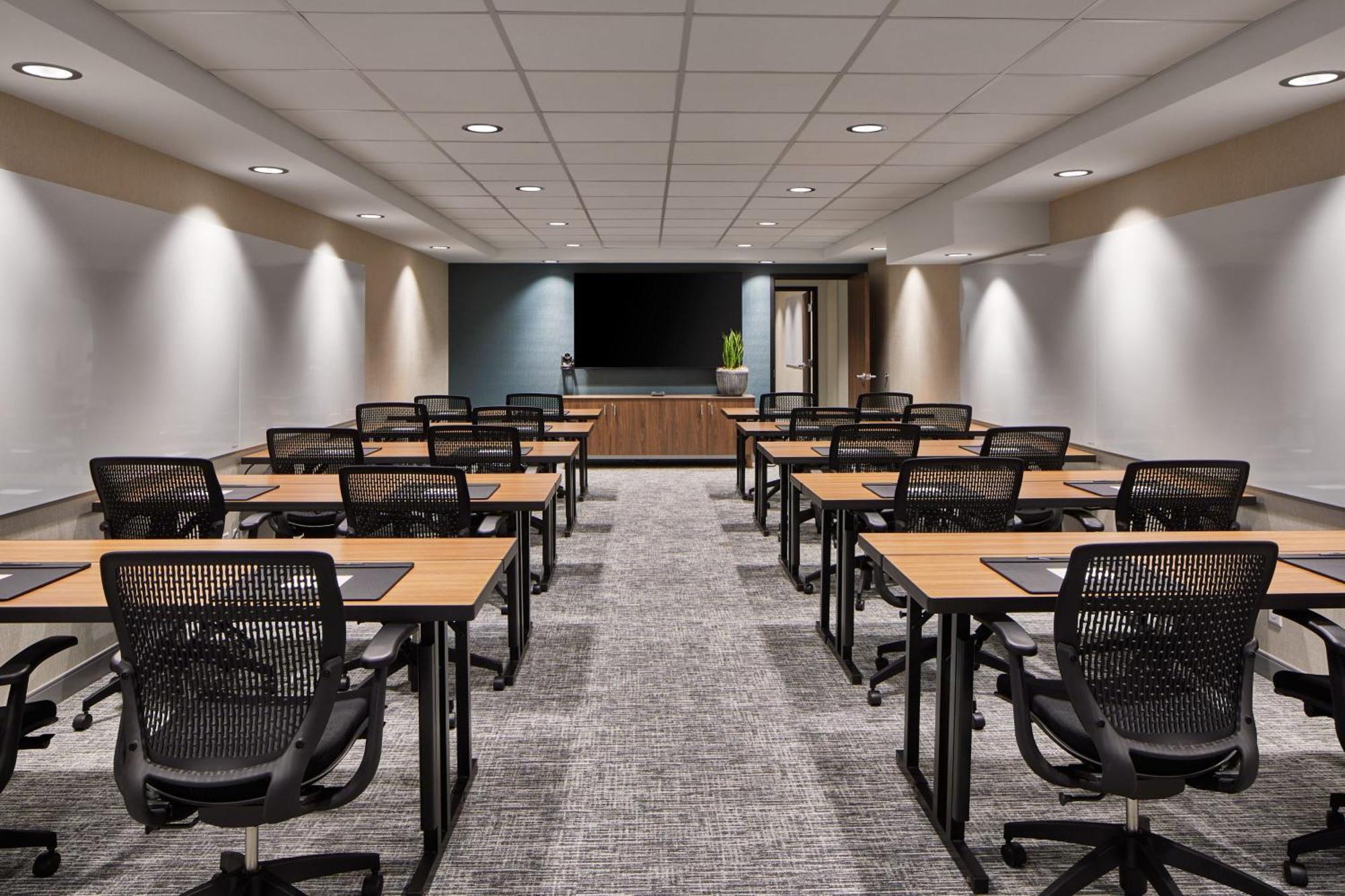 Courtyard By Marriott Downtown 3*