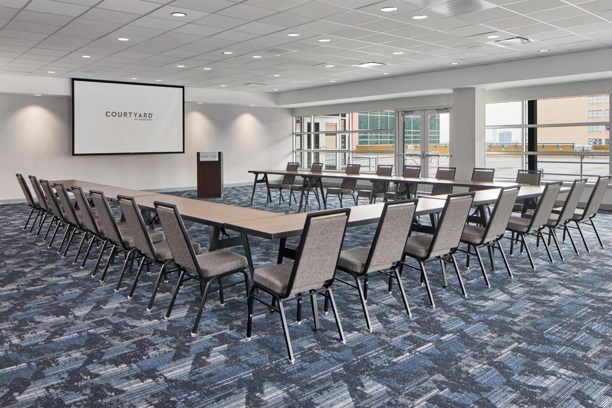 Courtyard By Marriott Downtown Hotel Detroit