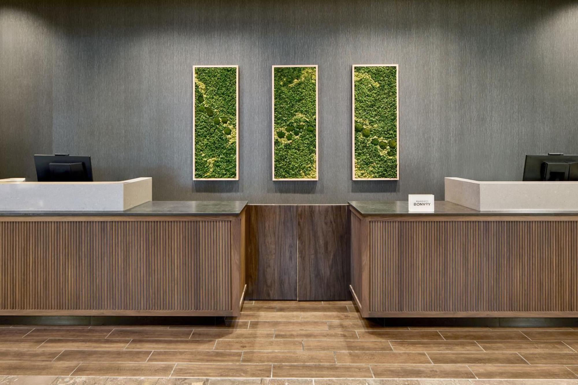 Courtyard By Marriott Downtown Detroit