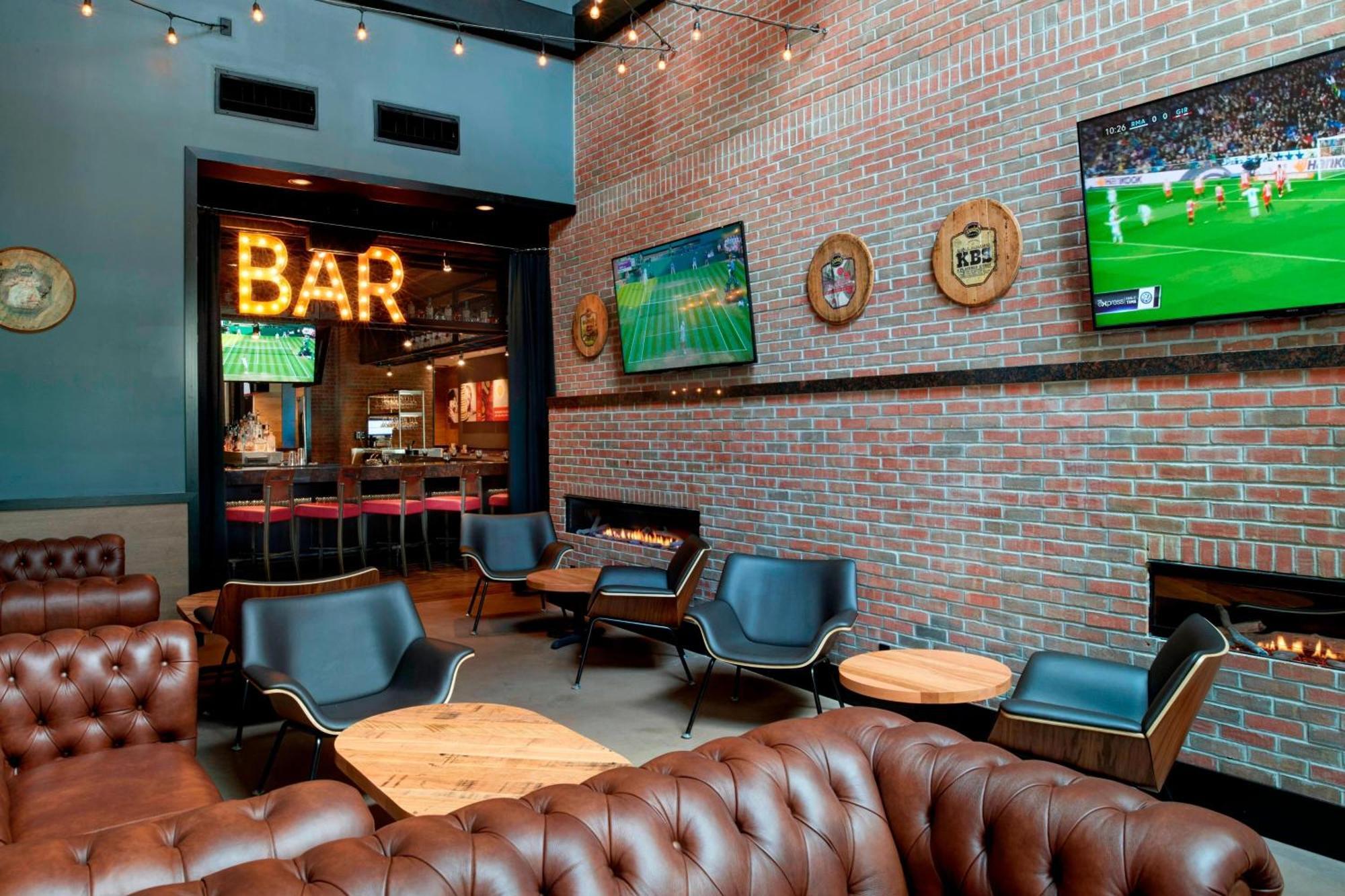 Courtyard By Marriott Downtown Detroit