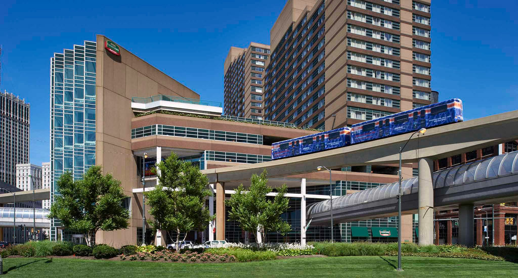 Courtyard By Marriott Downtown Hotel